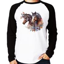 Camiseta Raglan Casal de cavalos e flores Manga Longa - Foca na Moda