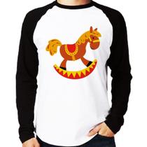 Camiseta Raglan Cavalo Balanço Manga Longa - Foca na Moda