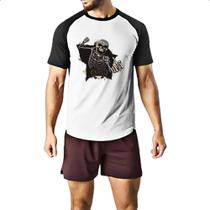 Camiseta Raglan Caveira mal educada rasgando camisa Camiseta Raglan Caveira mal educada rasgando camisa