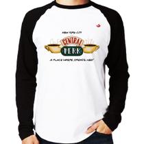 Camiseta Raglan Central Perk Manga Longa - Foca na Moda Camiseta Raglan Central Perk Manga Longa - Foca na Moda
