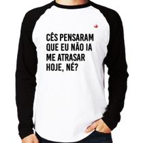 Camiseta Raglan Cês pensaram que eu não ia me atrasar Manga Longa - Foca na Moda