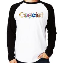 Camiseta Raglan Coexistência Pacífica Manga Longa - Foca na Moda Camiseta Raglan Coexistência Pacífica Manga Longa - Foca na Moda