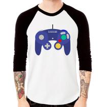 Camiseta Raglan Controle Retrô Vídeo Game Gamepad Manga 3/4 - Foca na Moda Camiseta Raglan Controle Retrô Vídeo Game Gamepad Manga 3/4 - Foca na Moda