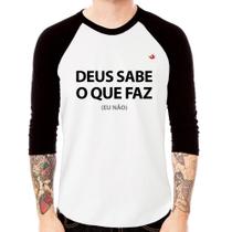 Camiseta Raglan Deus sabe o que faz, eu não Manga 3/4 - Foca na Moda Camiseta Raglan Deus sabe o que faz, eu não Manga 3/4 - Foca na Moda