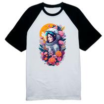 Camiseta Raglan Diva Astronaulta Flores espaciais