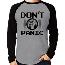 Camiseta Raglan Don't Panic Manga Longa - Foca na Moda