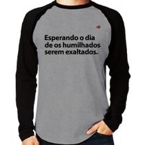 Camiseta Raglan Esperando o dia de os humilhados serem exaltados Manga Longa - Foca na Moda