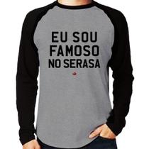 Camiseta Raglan Eu sou famoso no Serasa Manga Longa - Foca na Moda Camiseta Raglan Eu sou famoso no Serasa Manga Longa - Foca na Moda
