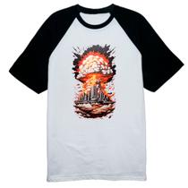 Camiseta Raglan Explosao nuclear cidade futuristica Camiseta Raglan Explosao nuclear cidade futuristica