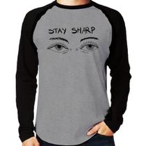 Camiseta Raglan Eyes Stay Sharp Manga Longa - Foca na Moda