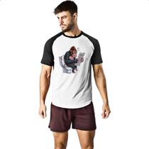 Camiseta Raglan Gorila na sala de forca