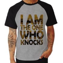 Camiseta Raglan I Am The One Who Knocks - Foca na Moda Camiseta Raglan I Am The One Who Knocks - Foca na Moda