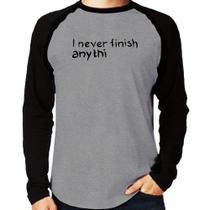 Camiseta Raglan I Never Finish Anything Manga Longa - Foca na Moda Camiseta Raglan I Never Finish Anything Manga Longa - Foca na Moda