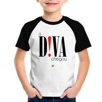 Camiseta Raglan Infantil A Diva Chegou - Foca na Moda Camiseta Raglan Infantil A Diva Chegou - Foca na Moda
