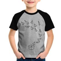 Camiseta Raglan Infantil Aviões de Papel - Foca na Moda Camiseta Raglan Infantil Aviões de Papel - Foca na Moda