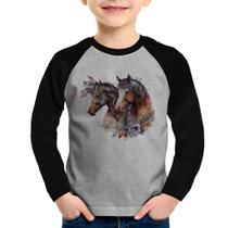 Camiseta Raglan Infantil Casal de cavalos e flores Manga Longa - Foca na Moda