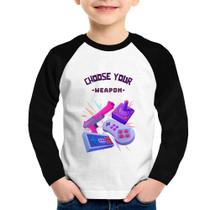 Camiseta Raglan Infantil Choose your weapon Manga Longa - Foca na Moda Camiseta Raglan Infantil Choose your weapon Manga Longa - Foca na Moda
