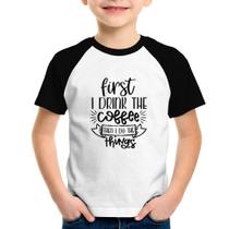 Camiseta Raglan Infantil First I drink the coffee then I do the things - Foca na Moda