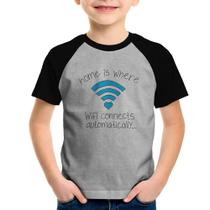 Camiseta Raglan Infantil Home Is Where Wifi Connects Automatically - Foca na Moda