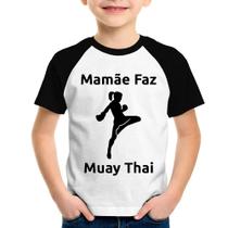 Camiseta Raglan Infantil Mamãe Faz Muay Thai - Foca na Moda Camiseta Raglan Infantil Mamãe Faz Muay Thai - Foca na Moda