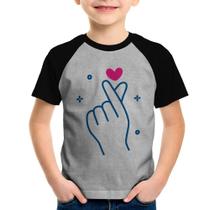 Camiseta Raglan Infantil Mini coração coreano - Foca na Moda Camiseta Raglan Infantil Mini coração coreano - Foca na Moda