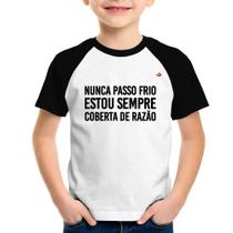 Camiseta Raglan Infantil Nunca passo frio, estou sempre coberta de razão - Foca na Moda
