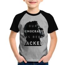Camiseta Raglan Infantil Our Democracy Has Been Hacked - Foca na Moda