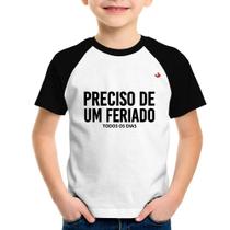 Camiseta Raglan Infantil Preciso de um feriado... todos os dias - Foca na Moda Camiseta Raglan Infantil Preciso de um feriado... todos os dias - Foca na Moda