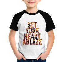 Camiseta Raglan Infantil Set your heart ablaze - Foca na Moda Camiseta Raglan Infantil Set your heart ablaze - Foca na Moda