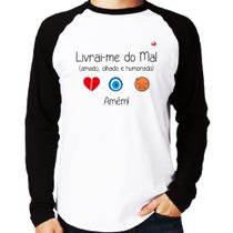 Camiseta Raglan Livrai-me do mal (amado, olhado e humorado) Manga Longa - Foca na Moda Camiseta Raglan Livrai-me do mal (amado, olhado e humorado) Manga Longa - Foca na Moda