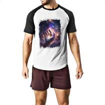 Camiseta Raglan Mao de Deus criando o universo