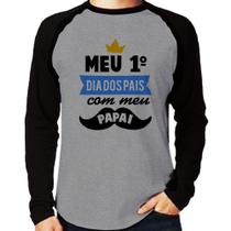 Camiseta Raglan Meu primeiro dia dos pais com meu papai Manga Longa - Foca na Moda