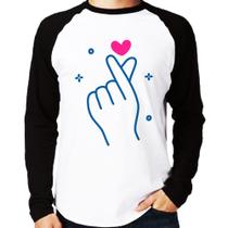 Camiseta Raglan Mini coração coreano Manga Longa - Foca na Moda Camiseta Raglan Mini coração coreano Manga Longa - Foca na Moda