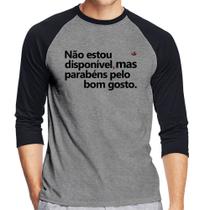 Camiseta Raglan Não estou disponível, mas parabéns pelo bom gosto Manga 3/4 - Foca na Moda