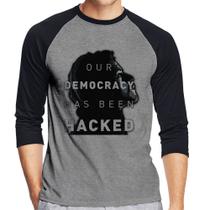 Camiseta Raglan Our Democracy Has Been Hacked Manga 3/4 - Foca na Moda