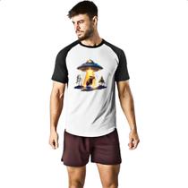 Camiseta Raglan OVNI capturando uma capivara