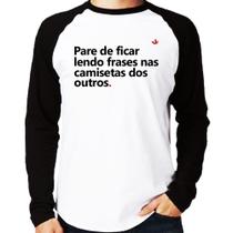 Camiseta Raglan Pare de ficar lendo frases nas camisetas dos outros Manga Longa - Foca na Moda