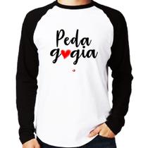 Camiseta Raglan Pedagogia por amor Manga Longa - Foca na Moda