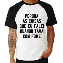 Camiseta Raglan Perdoa, eu tava com fome - Foca na Moda