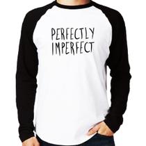 Camiseta Raglan Perfectly Imperfect Manga Longa - Foca na Moda Camiseta Raglan Perfectly Imperfect Manga Longa - Foca na Moda