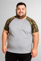 Camiseta Raglan Plus Size Cinza Mescla com Manga Camuflada 100% Poliéster - Conforto e Estilo