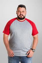 Camiseta Raglan Plus Size Cinza Mescla com Manga Vermelha 100% Poliéster - Tamanho Grande