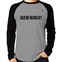 Camiseta Raglan Quem nunca Manga Longa - Foca na Moda Camiseta Raglan Quem nunca Manga Longa - Foca na Moda