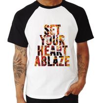 Camiseta Raglan Set your heart ablaze - Foca na Moda Camiseta Raglan Set your heart ablaze - Foca na Moda