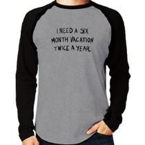 Camiseta Raglan Six month vacation twice a year Manga Longa - Foca na Moda