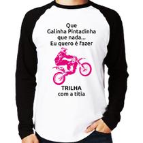 Camiseta Raglan Trilha com a titia (moto rosa) Manga Longa - Foca na Moda Camiseta Raglan Trilha com a titia (moto rosa) Manga Longa - Foca na Moda