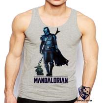 Camiseta Regata Masculina The Mandalorian Andando Bebe Yoda Camiseta Regata Masculina The Mandalorian Andando Bebe Yoda