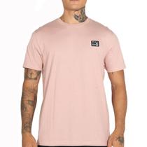 Camiseta RVCA Anp Label SM26 Masculina Rosa Claro Camiseta RVCA Anp Label SM26 Masculina Rosa Claro