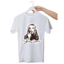 Camiseta Sabrina Carpenter - 100% Algodão Unissex Camiseta Sabrina Carpenter - 100% Algodão Unissex
