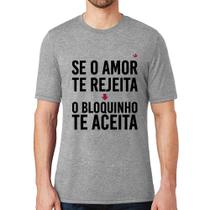 Camiseta Se o amor te rejeita, o bloquinho te aceita - Foca na Moda